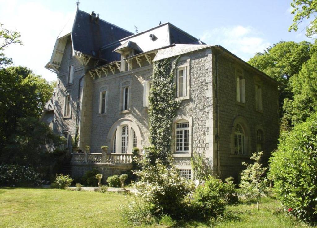 Отель Domaine Du Lampy-Neuf Saissac Экстерьер фото